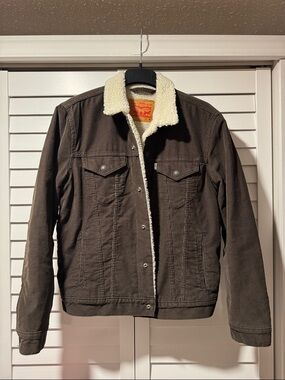 Levi’s brown corduroy sherpa trucker jacket size M